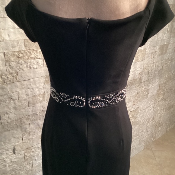 Betsey & Adam Off-The-Shoulder Mermaid Gown - Picture 9 of 13